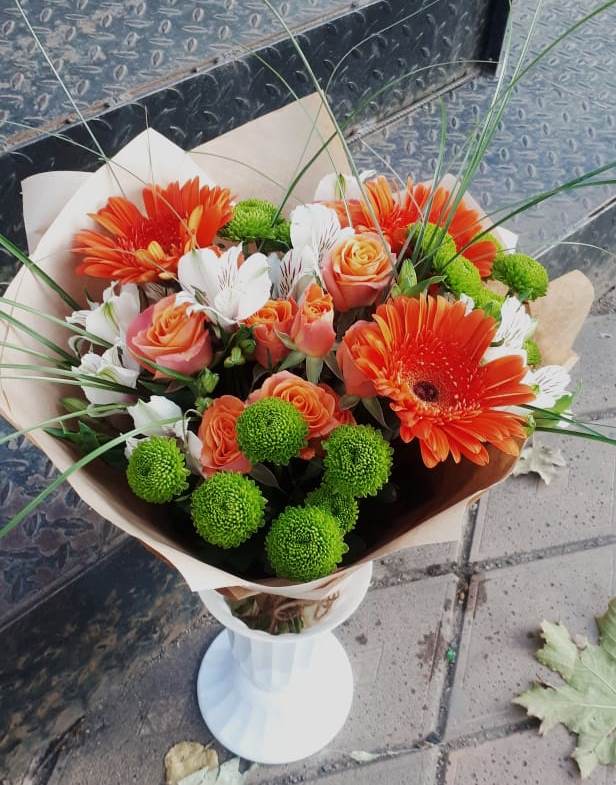 Букет цветов из: Герберы, Хризантемы, Альстромерии и Розы в Квиток