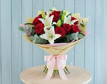 Букет цветов из:  Лилии и Розы в Квиток
