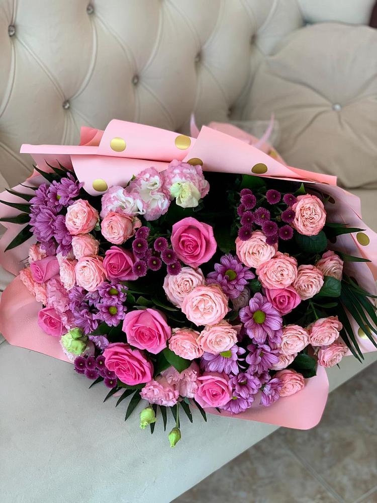 Букет цветов из: Хризантемы, Розы и Лизиантусы в Квиток