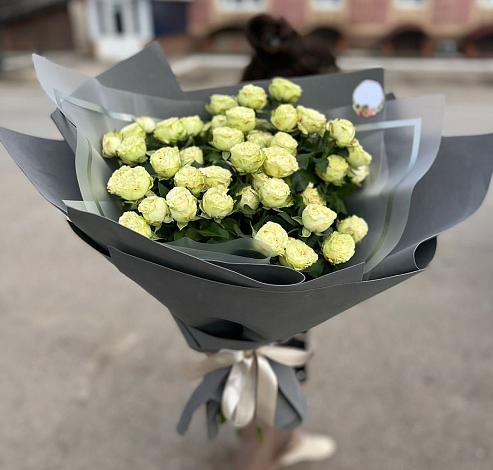 Букет Белые кустовые розы Солинеро в Квиток