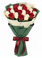 Букет Микс из красных и белых роз в Квиток