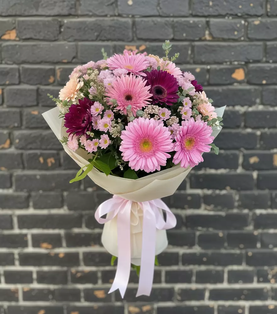 Букет цветов из: Герберы и Хризантемы в Квиток