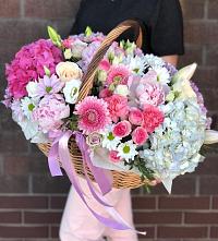 Композиция солнечный день в Квиток Цветочная композиция из Розы, Хризантемы, Пионы и Лизиантусы в корзине в Квиток
