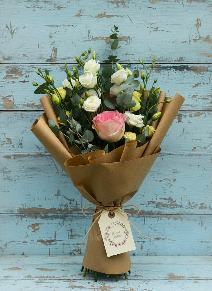 Букет цветов из: Розы и Лизиантусы в Квиток