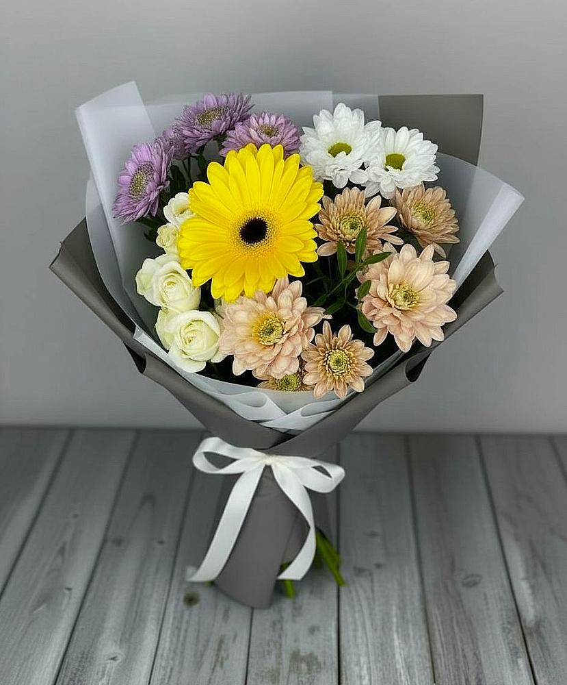 Букет цветов из: Розы, Герберы и Хризантемы в Квиток