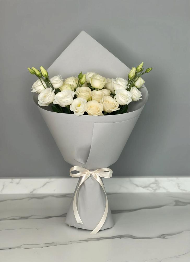 Букет цветов из: Розы и Лизиантусы в Квиток