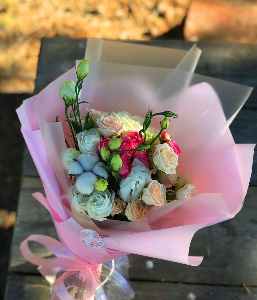 Букет цветов из: Розы и Лизиантусы в Квиток