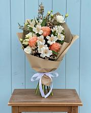 Букет цветов из:  Альстромерии, Лизиантусы, Розы и Хризантемы в Квиток