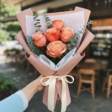 Букет цветов из:  Розы в Квиток