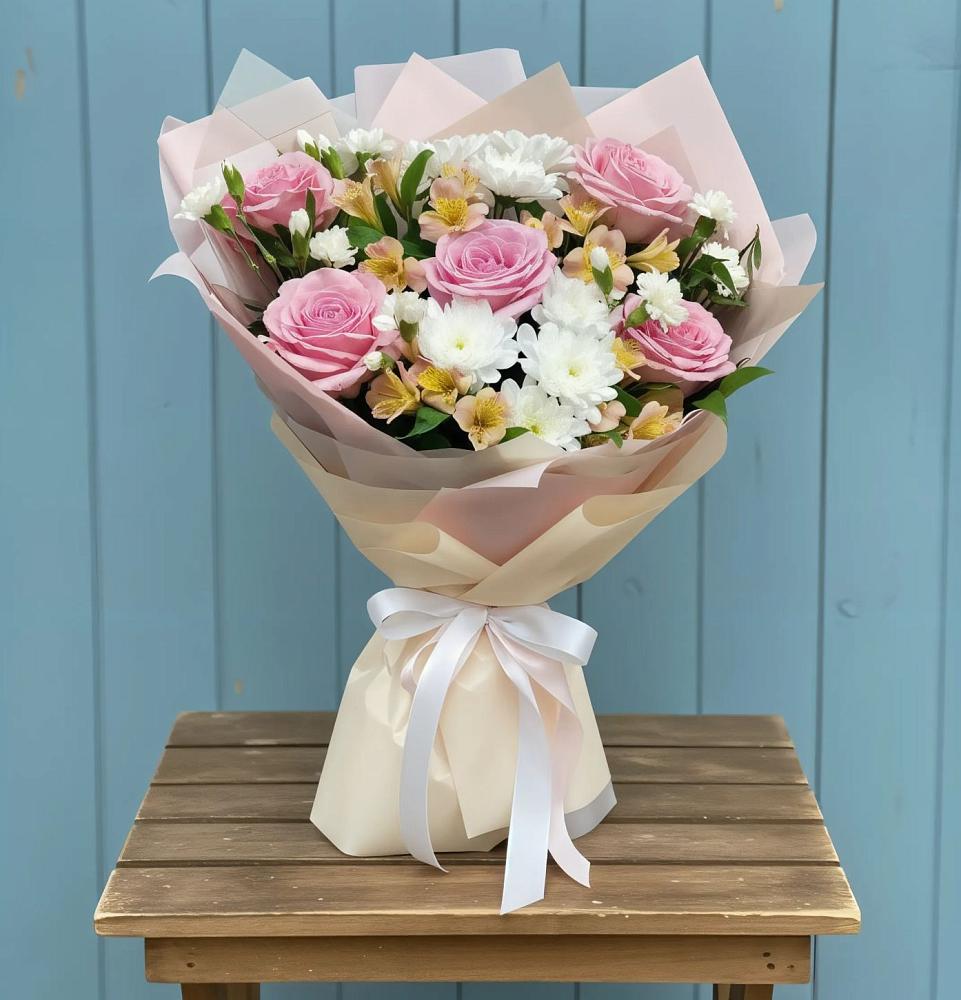 Букет цветов из: Гвоздики, Орхидеи и Розы в Квиток