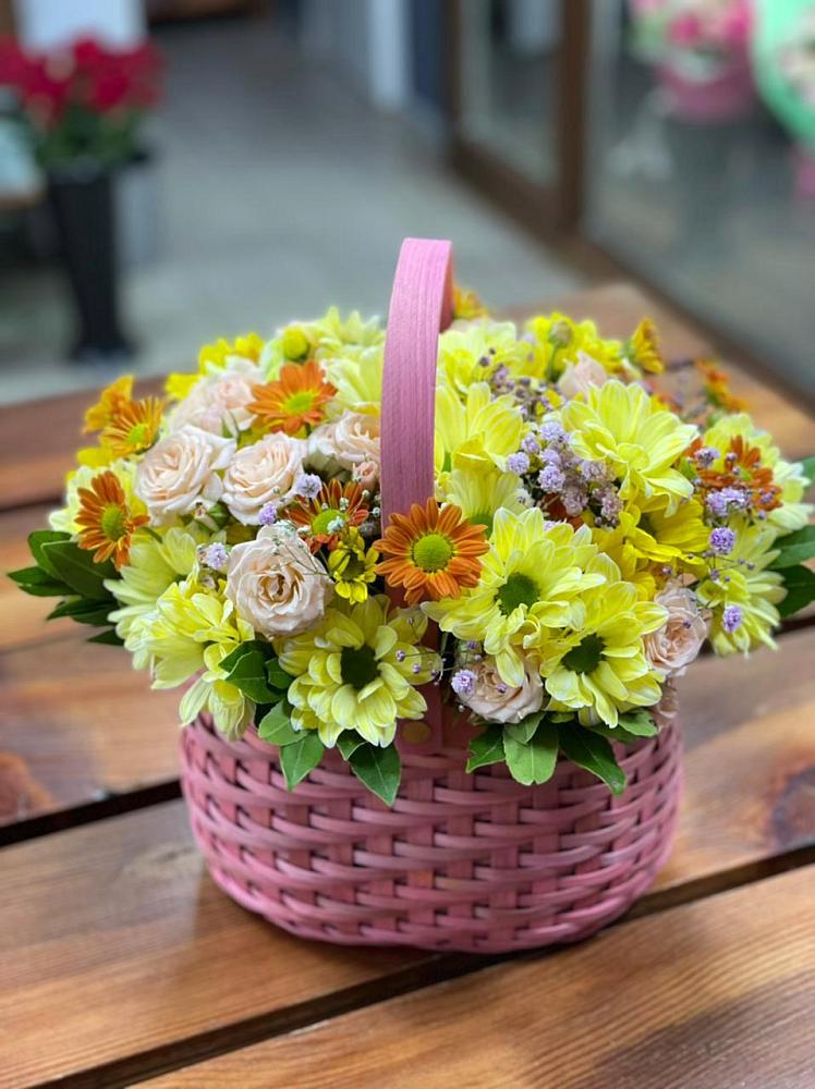 Цветочная композиция из Хризантемы и Розы в корзине в Квиток
