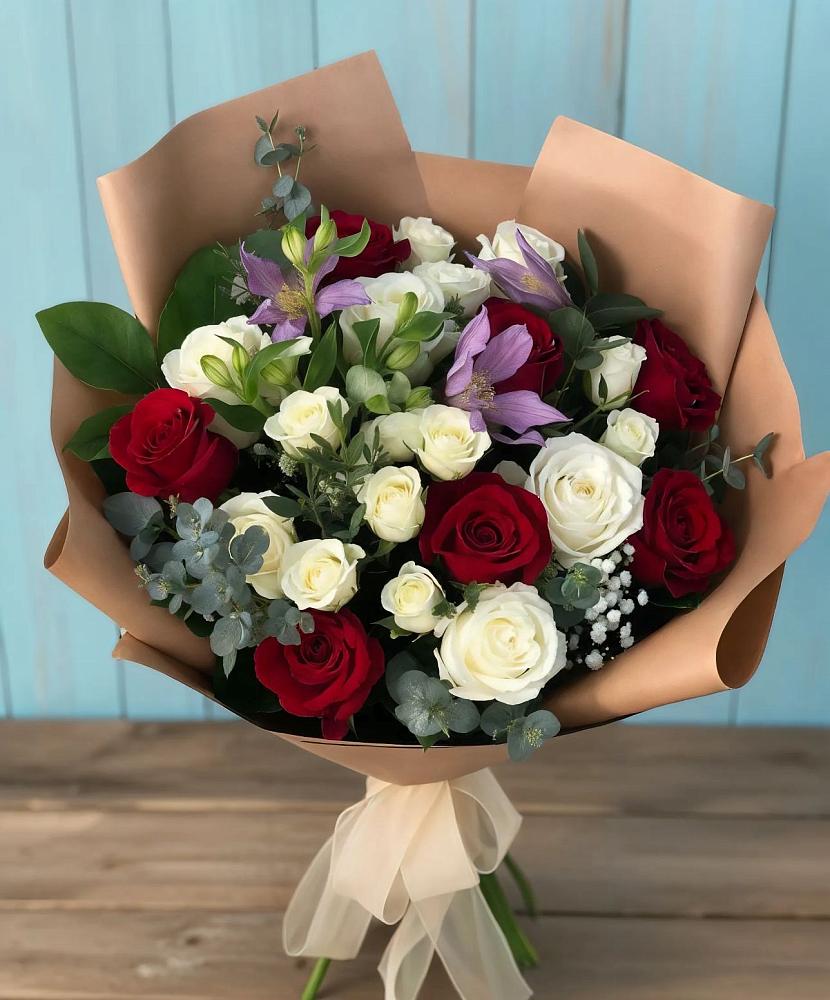 Букет цветов из: Розы и Альстромерии в Квиток