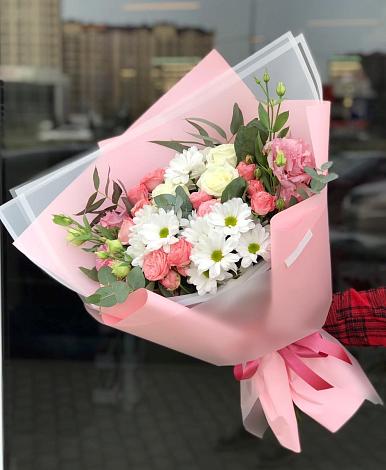 Букет цветов из: Розы, Лизиантусы и Хризантемы в Квиток